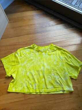 Lululemon NWOT Neon Yellow Tie-Dye Cropped Tee